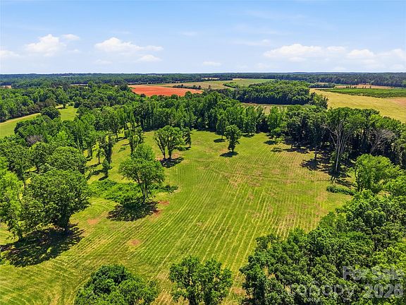 3rd image of 438 Able Rd