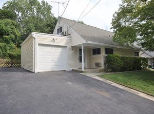 134 Gailmore Dr, Yonkers, NY 10710