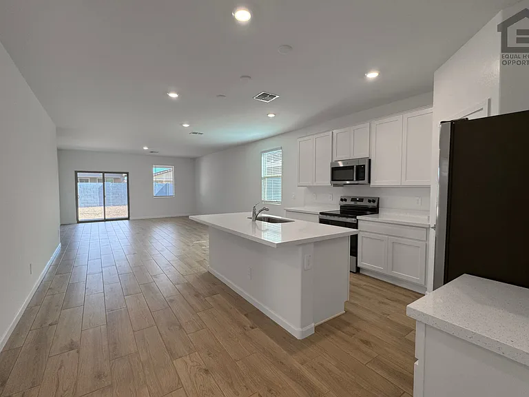 18236 W Avenida Del Sol — Photo 11