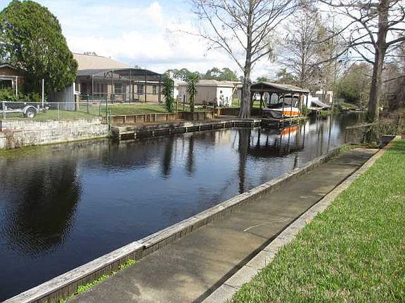 3rd image of 12325 Pine Island Dr