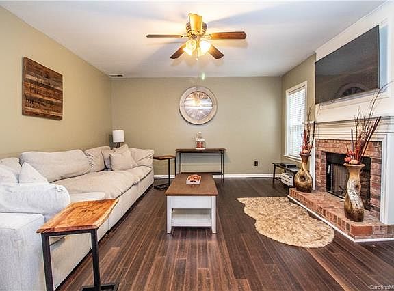 3rd image of 13709 Glenford Pl