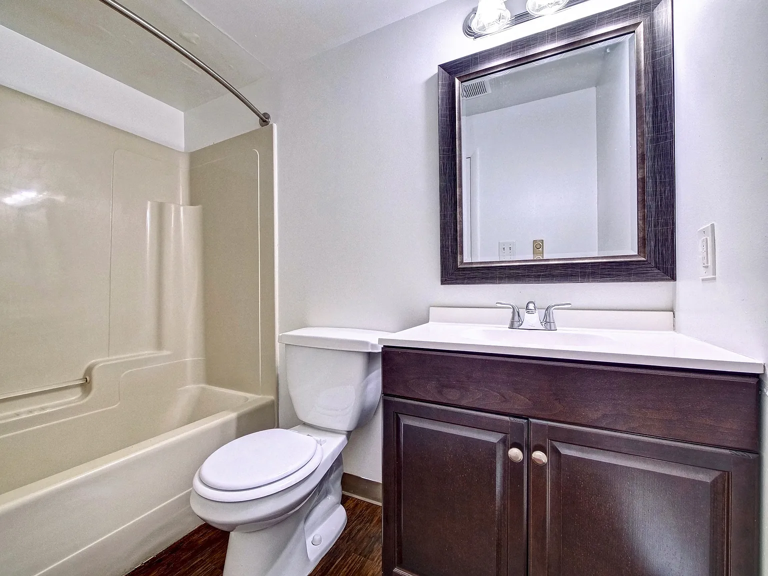 Highland Club Apartments — Photo 4