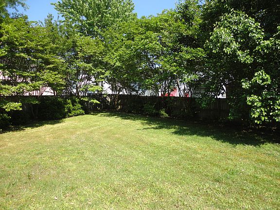 2nd image of 812 Ward Ct
