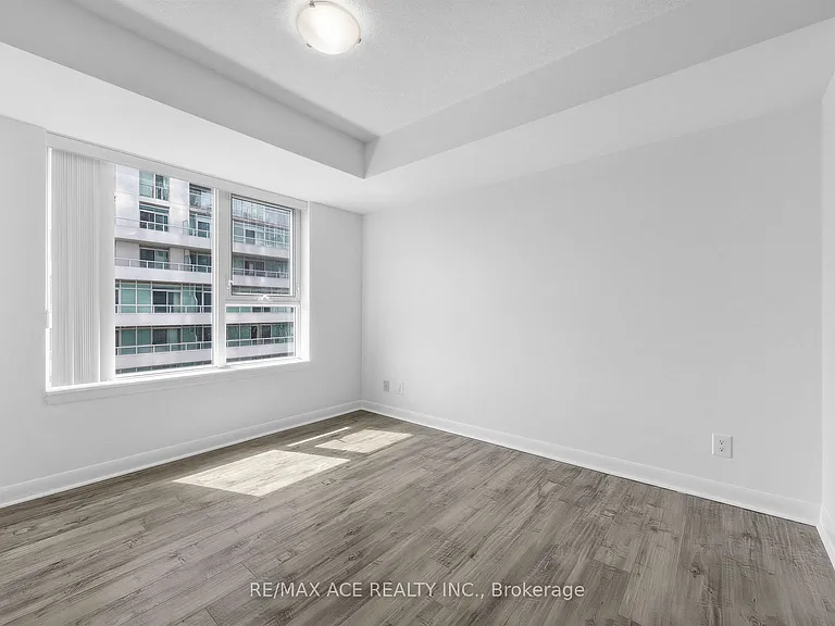 25 Town Centre Ct #808 — Photo 20