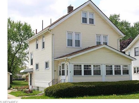 1st image of 305 E 2nd St