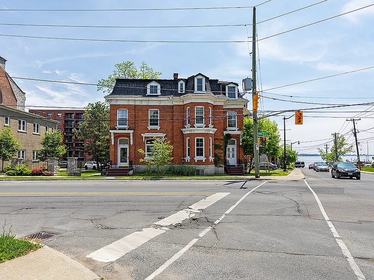 125 King St E — Photo 7