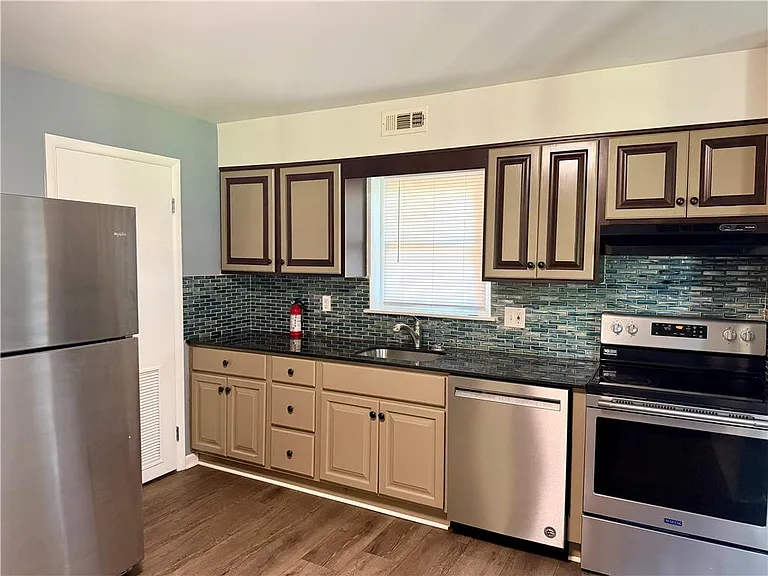 2402 Woodstock Dr #A — Photo 8