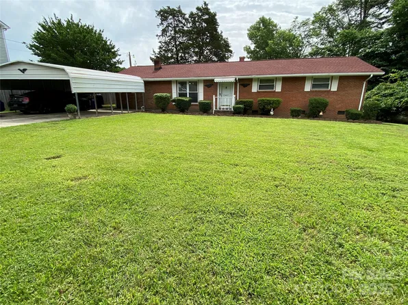 13427 Homewood Dr, Charlotte, NC 28262