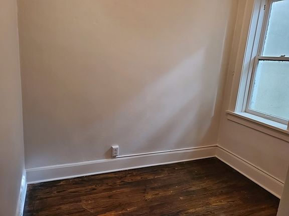 4th image of 310 N Rockford Ave