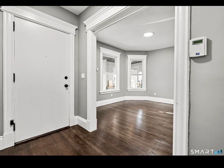 362-364 Sigourney St #1 — Photo 8