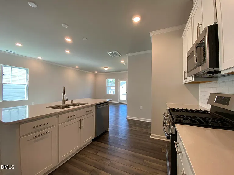 1149 Matterhorn Dr — Photo 10