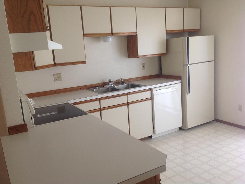 Large kitchen with breakfast bar