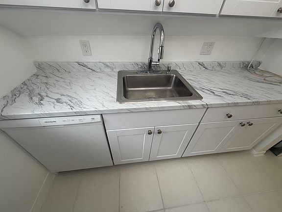 4th image of 650 SW 2nd Ave APT 248E