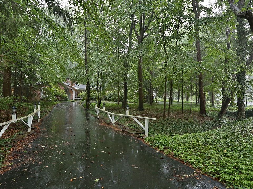 1st image of 429 Woodland Ln