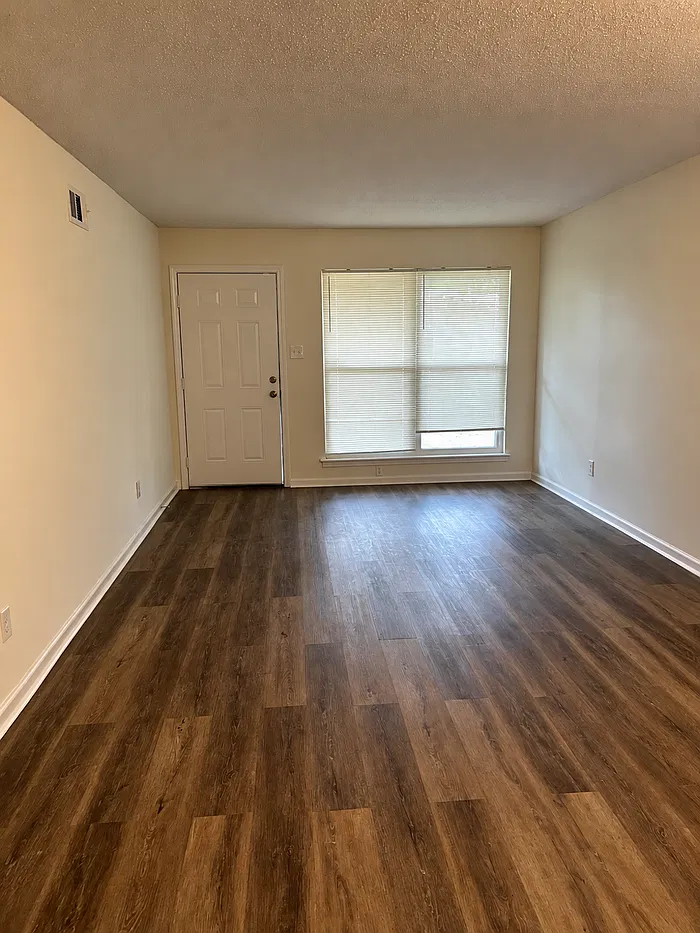 2 bed, 1.0 bath, 800 sqft, $1,100 — Photo 2