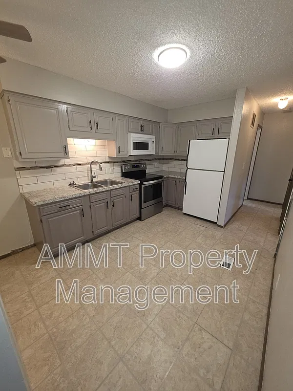 2 bed, 1.0 bath, $850 — Photo 1