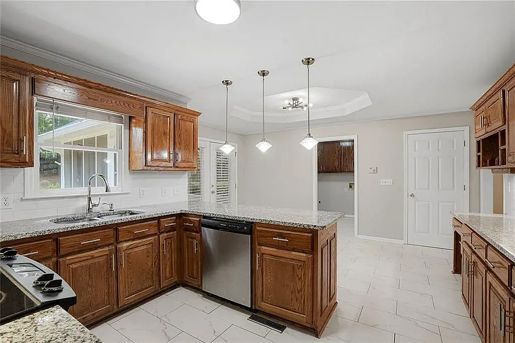 13 Bedford Rdg NW — Photo 4