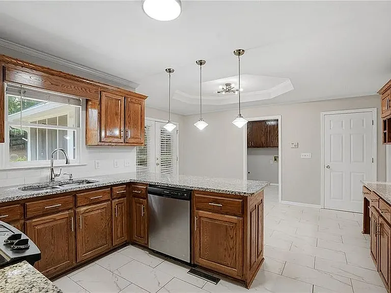 13 Bedford Rdg NW — Photo 4