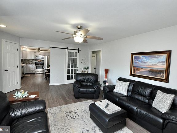 4th image of 407 Oak St