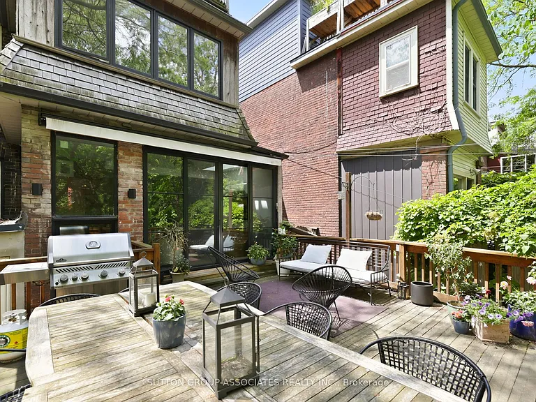 33 Albany Ave — Photo 46