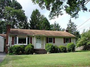 7 Stuhr Pl, Pequannock, NJ 07440