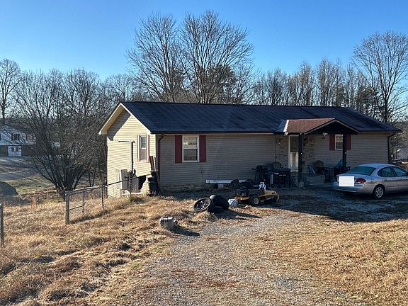 3rd image of 210 Lakewood Subdivision Rd