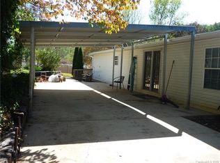 210 Foster Creek Rd, Horse Shoe, NC 28742