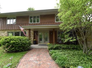 921 E Calumet Rd, Fox Point, WI 53217