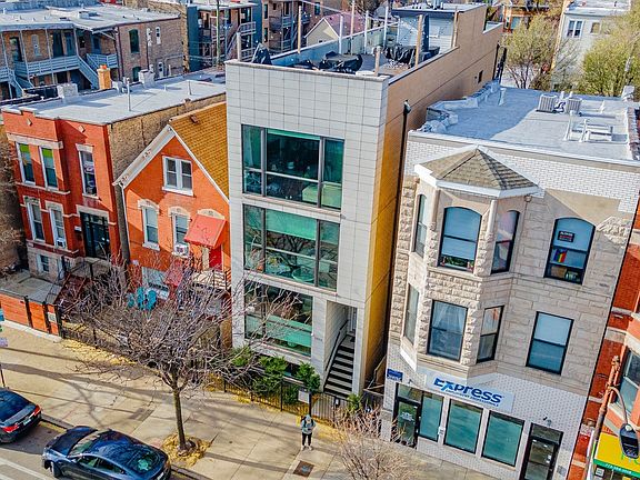 3rd image of 1012 N California Ave #1