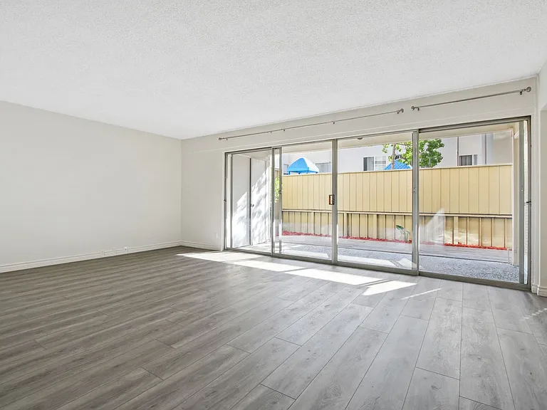 1002 12th St in Santa Monica - North of Wilshire Blvd! — Photo 9