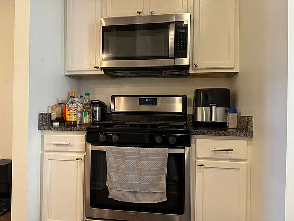 4th image of 4554 S King Dr #3E