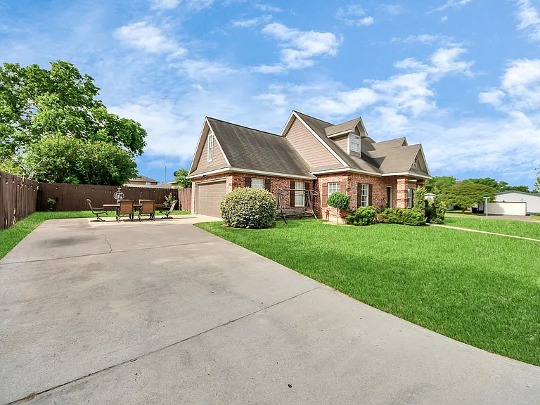 1603 Dove Run — Photo 36