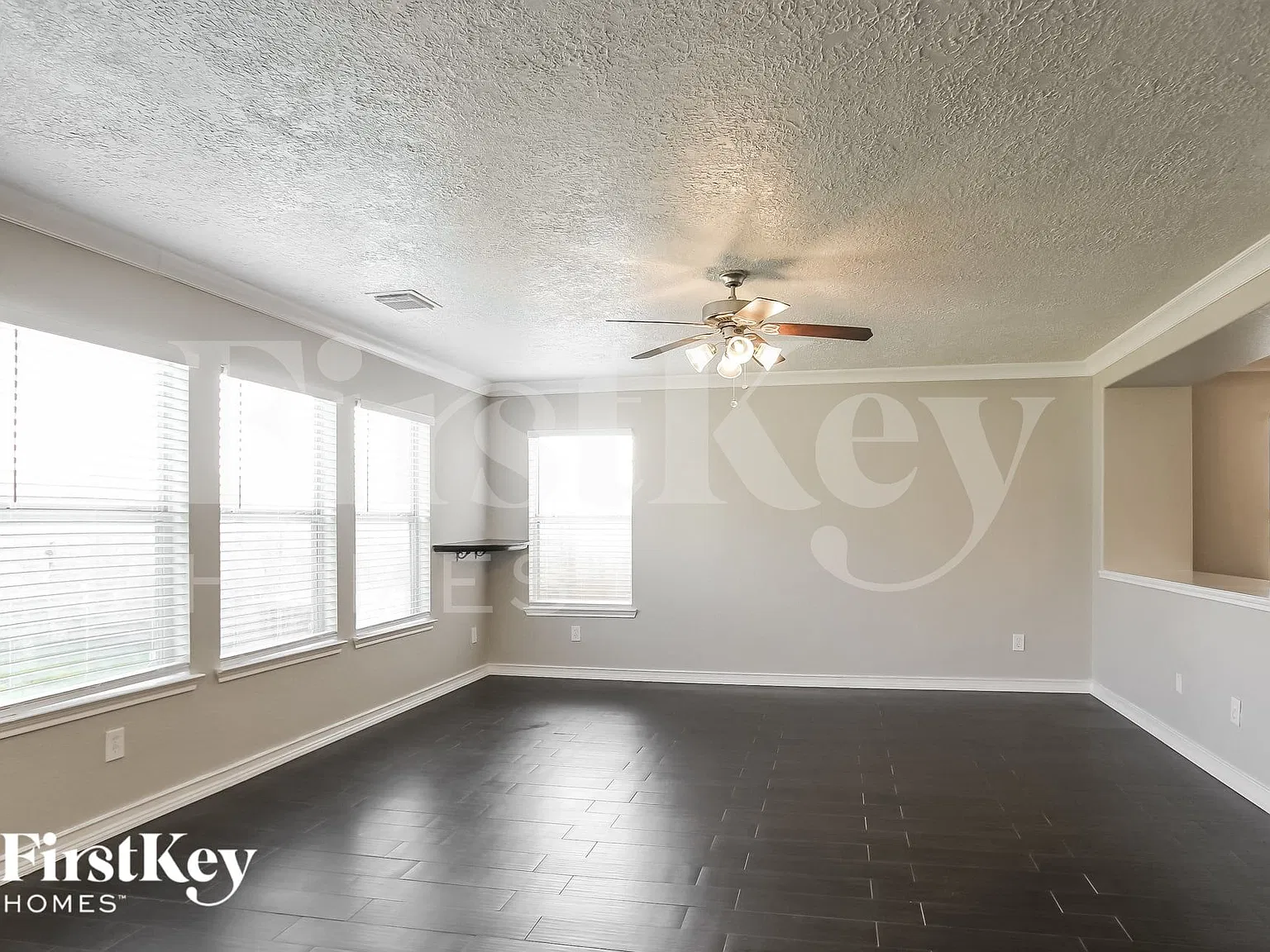 4 bed, 3.0 bath, 2460 sqft, $2,050 — Photo 4