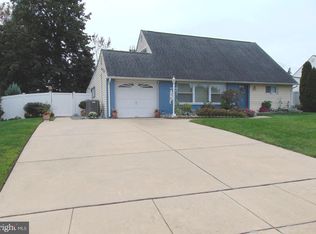 21 Cleft Rock Rd, Levittown, PA 19057