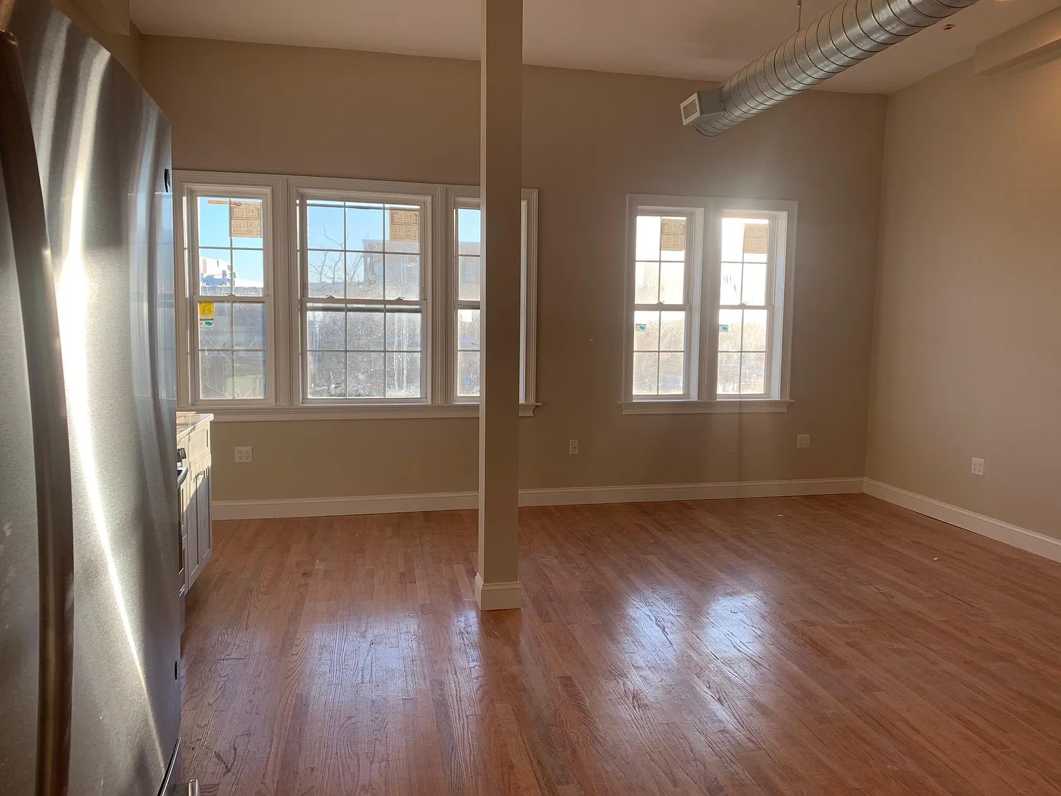 Studio, 700 sqft, $1,995 — Photo 3