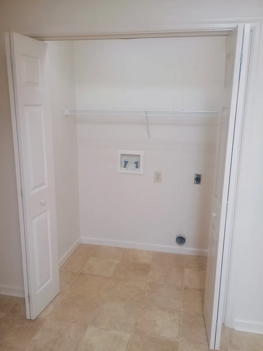 Washer/Dryer Closet - Weeping Willow Ln