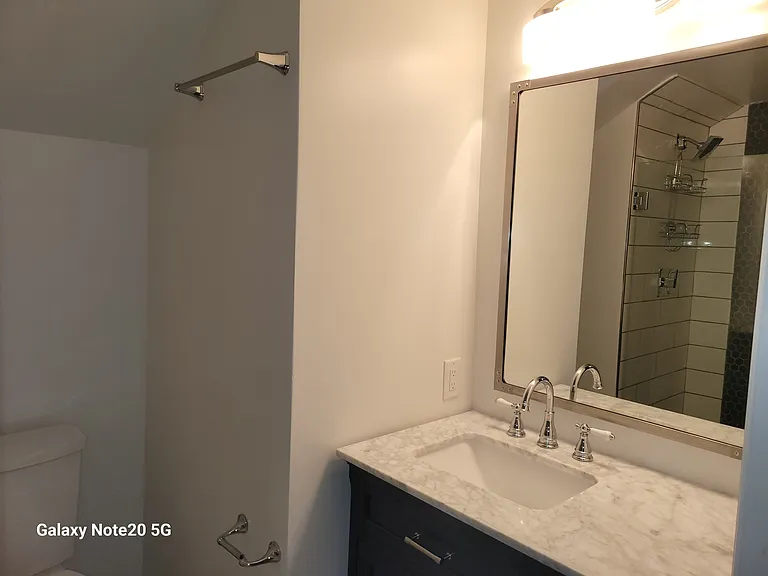 601 W 37th St #B — Photo 27