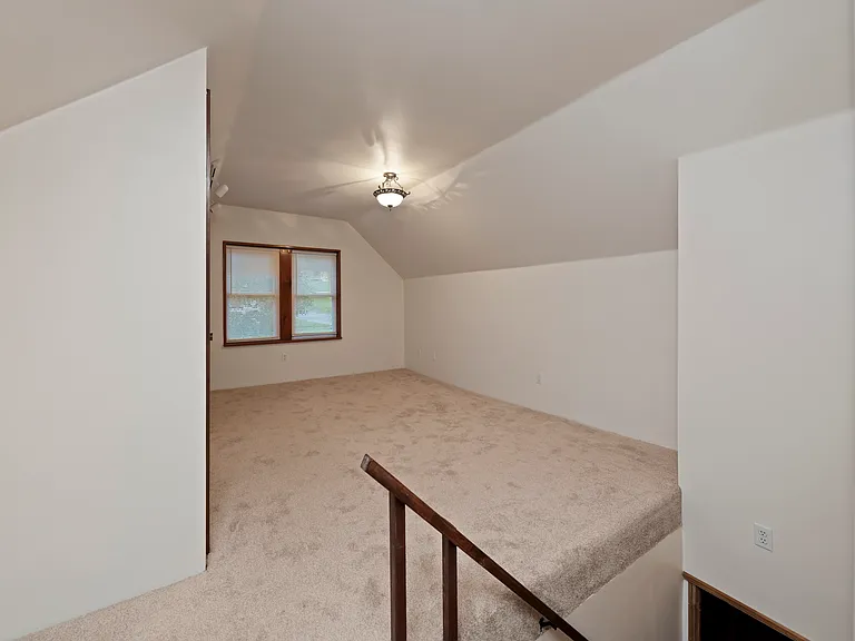 1096 Scruggs Cir — Photo 14