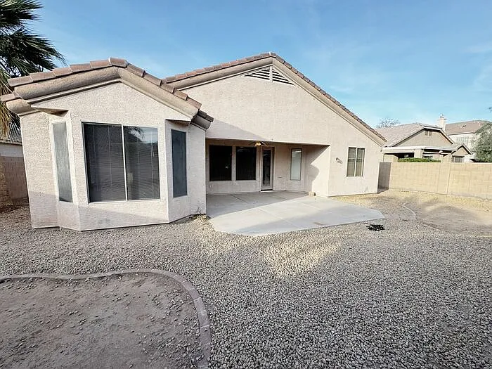 2421 W Ellis St — Photo 47