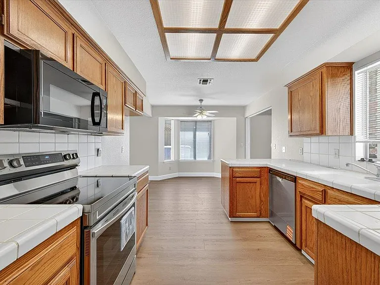 2176 E Decatur Ave — Photo 11