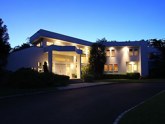 2nd image of 10 Wildwood Dr