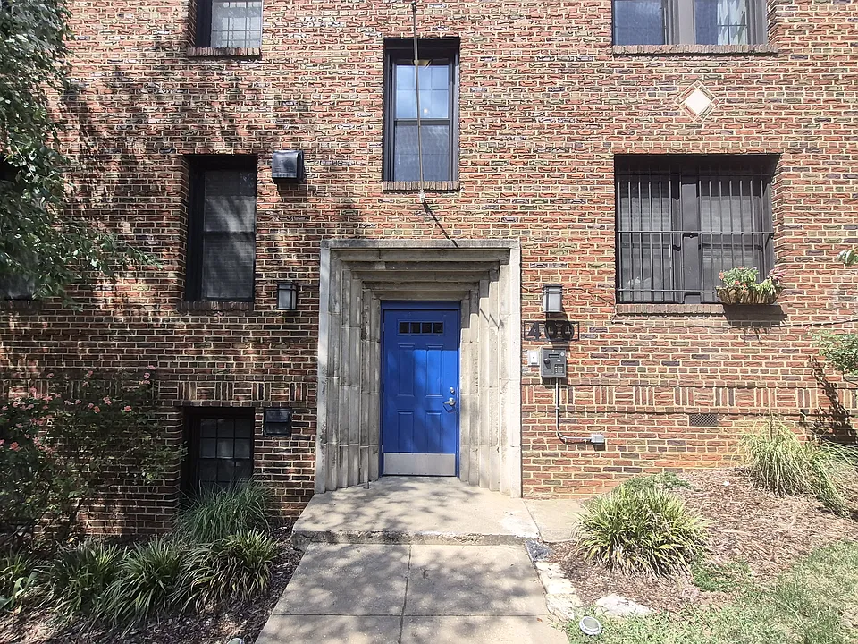 400 Evarts St NE #102