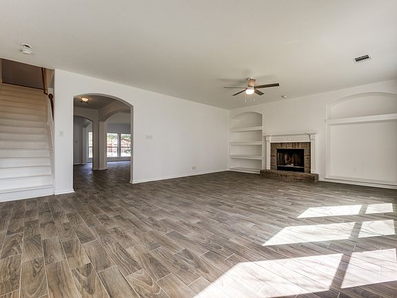 5th image of 19619 Flair Oak