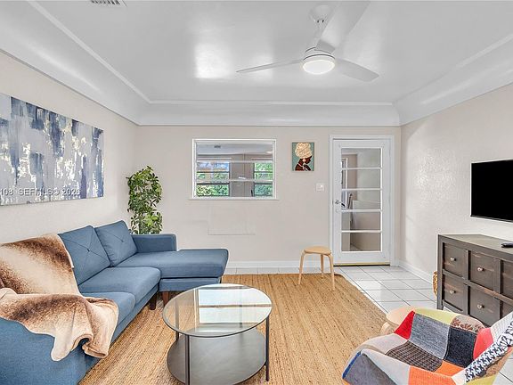 5th image of 261 SW 15th St APT 2