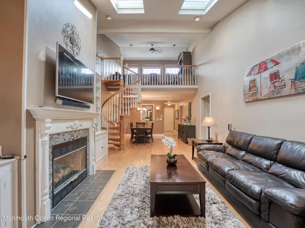 47 Cherrywood Cir, Brick, NJ 08724