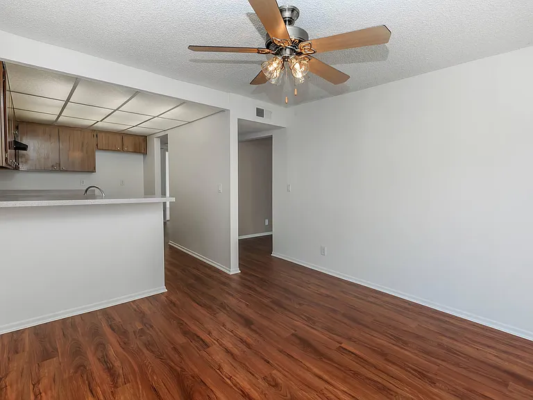 Ridgewood Village Apartment Homes — Photo 38