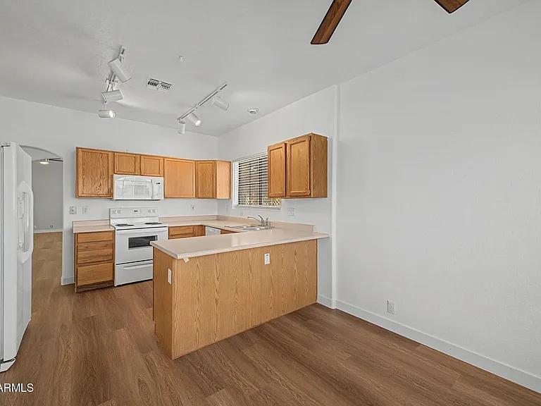 8868 W Laurel Ln — Photo 15