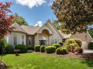 2321 Pommel Rd, Hendersonville, NC 28791