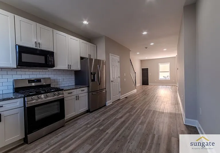 2340 W Fayette St — Photo 4