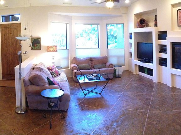 Open Floor Plan, Gorgeous Floors